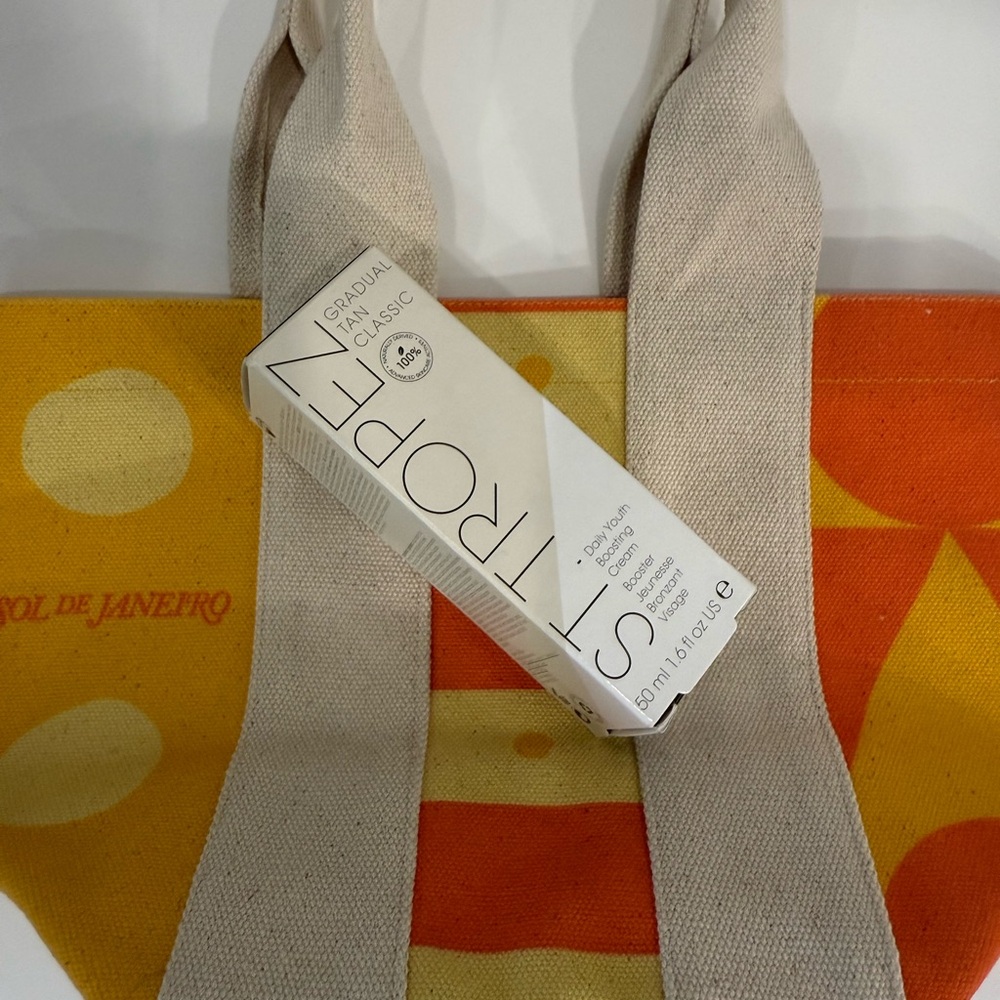 NIB St-Tropez: Gradual Tan Classic Daily Youth Boosting Face Cream + free tote! - Picture 3 of 7